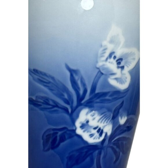 Vintage Bing & Grøndahl Denmark Copenhagen Porcelain Vase #662 Floral Design - Picture 3 of 7